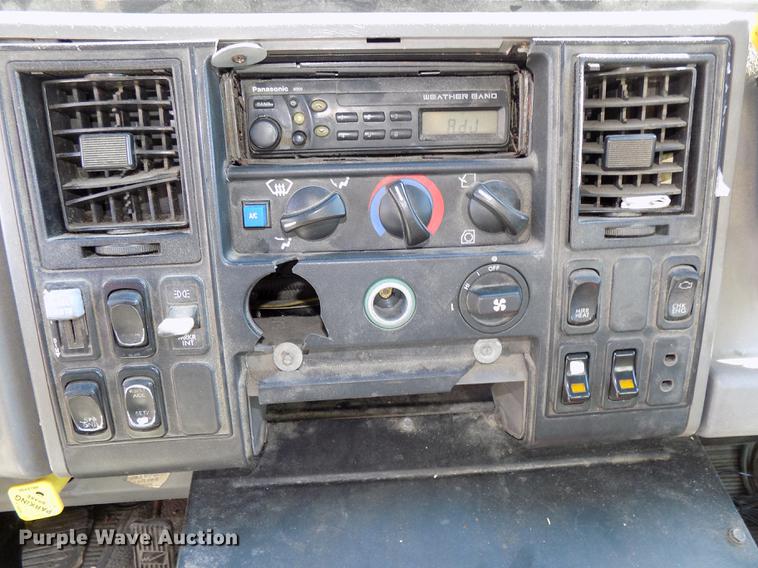 image for item DE7550 2007 Sterling SC8000 shredder box truck