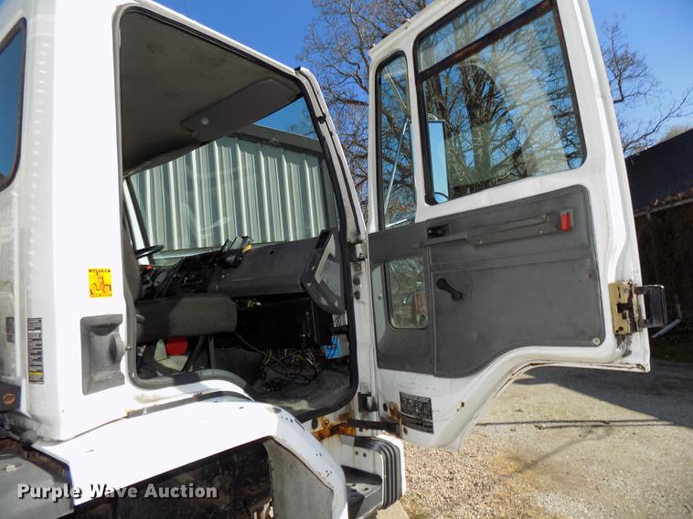 image for item DE7550 2007 Sterling SC8000 shredder box truck