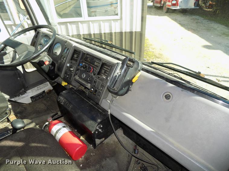 image for item DE7550 2007 Sterling SC8000 shredder box truck