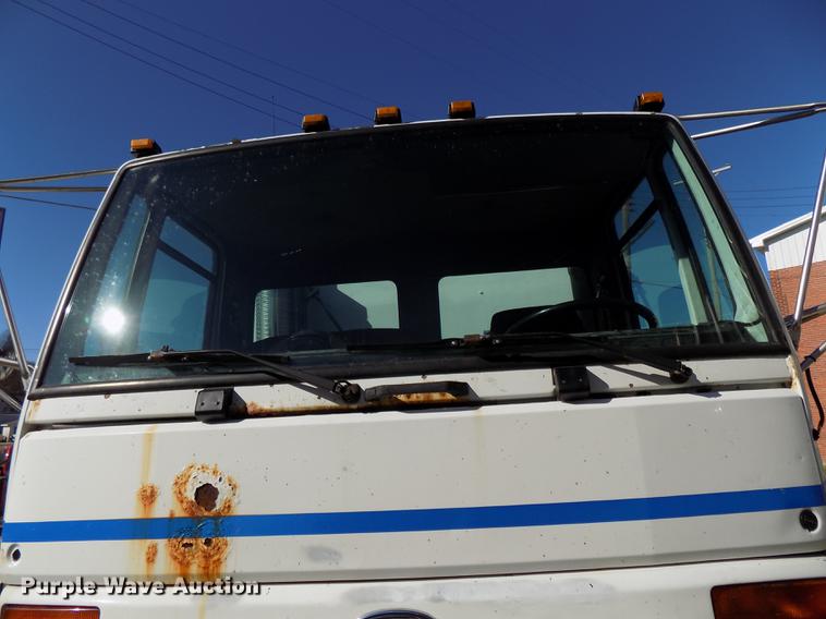 image for item DE7550 2007 Sterling SC8000 shredder box truck