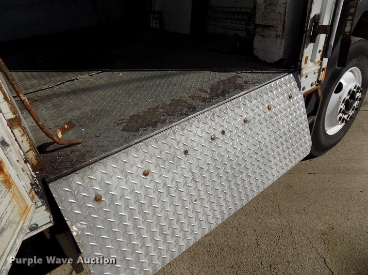 image for item DE7550 2007 Sterling SC8000 shredder box truck