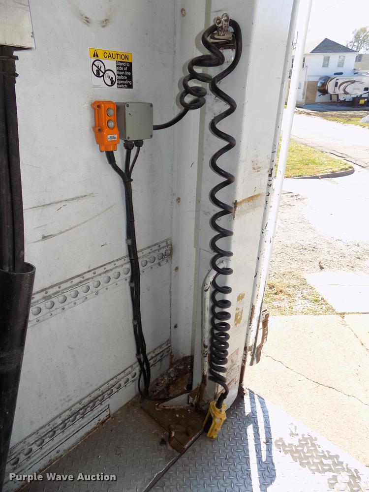 image for item DE7550 2007 Sterling SC8000 shredder box truck