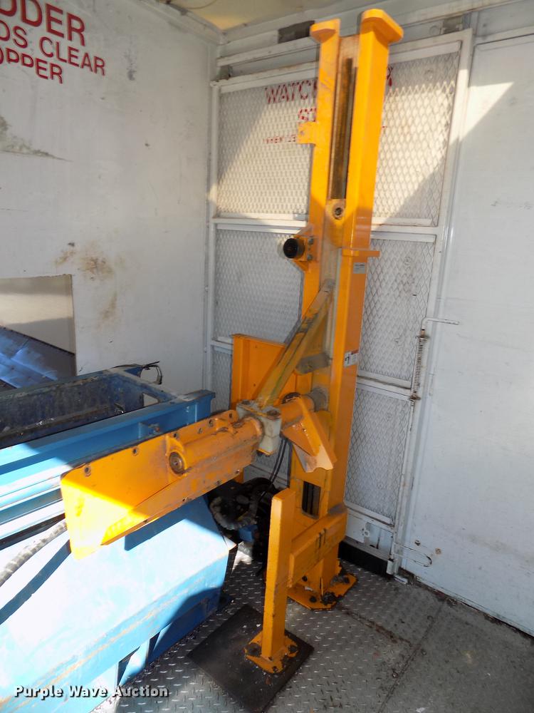 image for item DE7550 2007 Sterling SC8000 shredder box truck