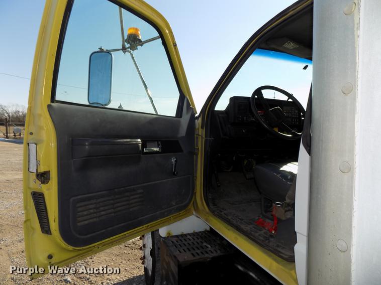 image for item DE7554 1993 GMC TopKick C5500 Lo Pro box truck