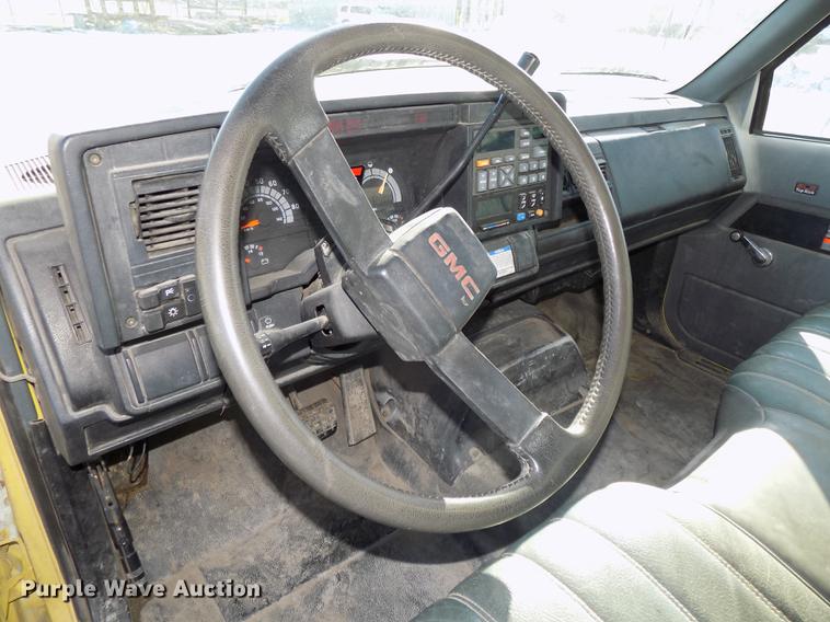 image for item DE7554 1993 GMC TopKick C5500 Lo Pro box truck