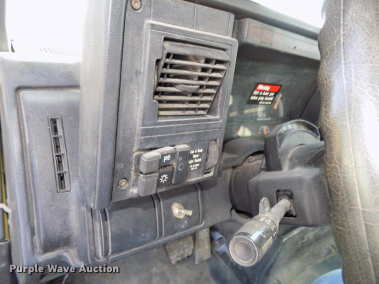 image for item DE7554 1993 GMC TopKick C5500 Lo Pro box truck