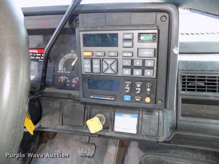 image for item DE7554 1993 GMC TopKick C5500 Lo Pro box truck