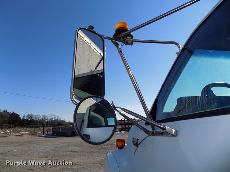 image for item DE7554 1993 GMC TopKick C5500 Lo Pro box truck