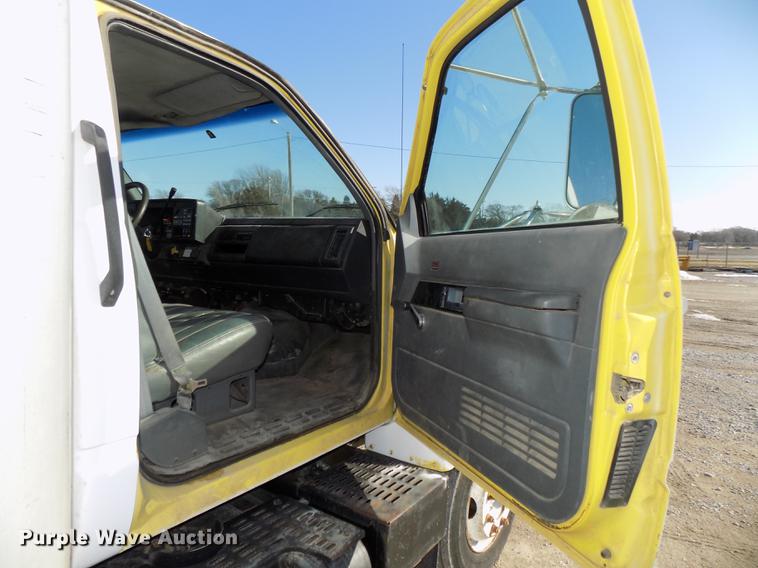 image for item DE7554 1993 GMC TopKick C5500 Lo Pro box truck