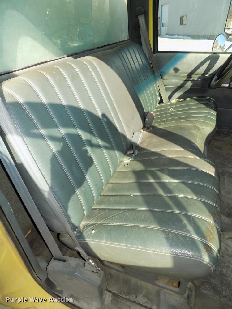 image for item DE7554 1993 GMC TopKick C5500 Lo Pro box truck