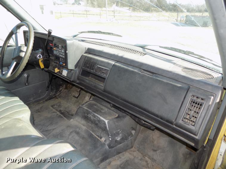 image for item DE7554 1993 GMC TopKick C5500 Lo Pro box truck