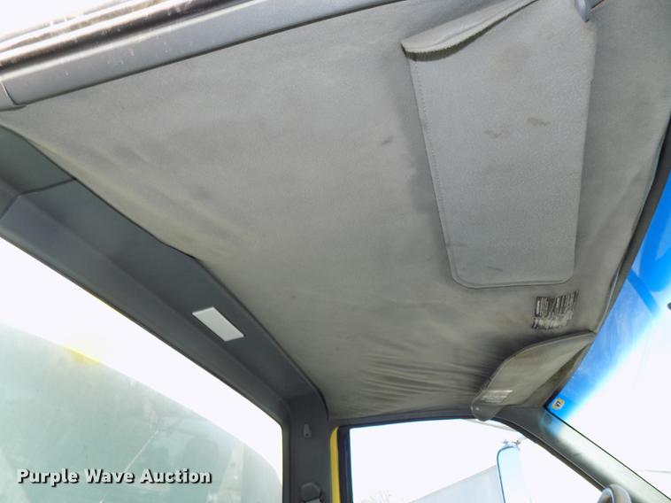 image for item DE7554 1993 GMC TopKick C5500 Lo Pro box truck