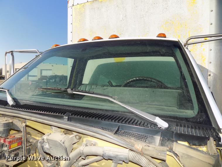 image for item DE7554 1993 GMC TopKick C5500 Lo Pro box truck