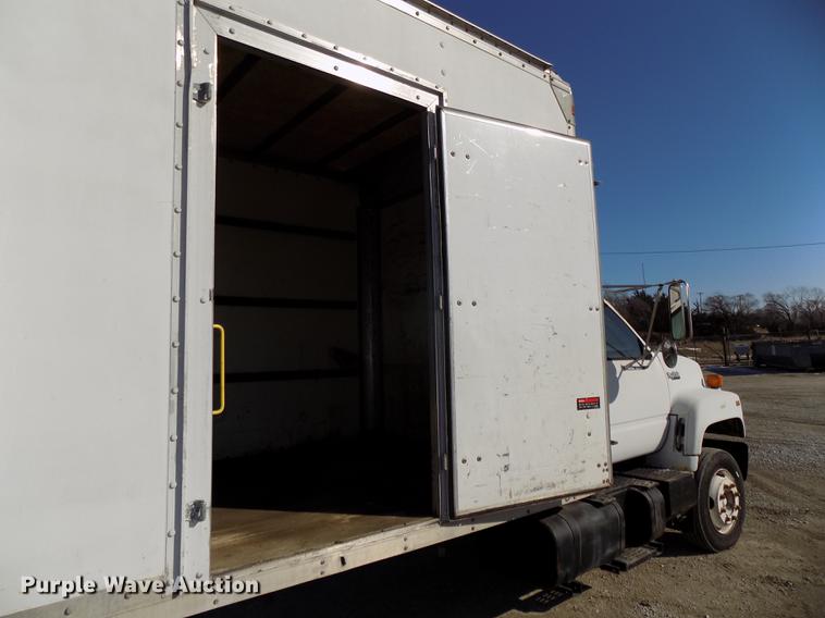 image for item DE7554 1993 GMC TopKick C5500 Lo Pro box truck