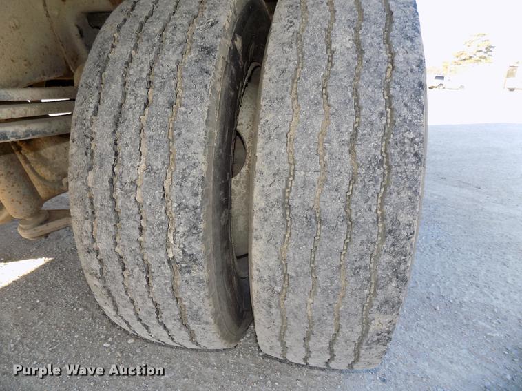 image for item DE7554 1993 GMC TopKick C5500 Lo Pro box truck