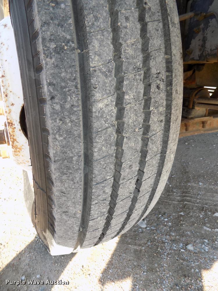 image for item DE7554 1993 GMC TopKick C5500 Lo Pro box truck