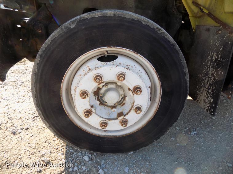 image for item DE7554 1993 GMC TopKick C5500 Lo Pro box truck