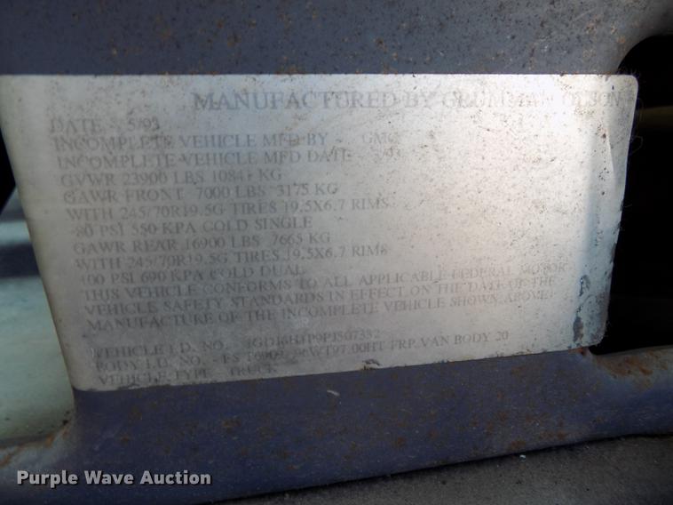 image for item DE7554 1993 GMC TopKick C5500 Lo Pro box truck