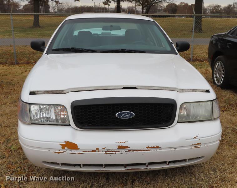 image for item DF1293 2004 Ford Crown Victoria Police Interceptor