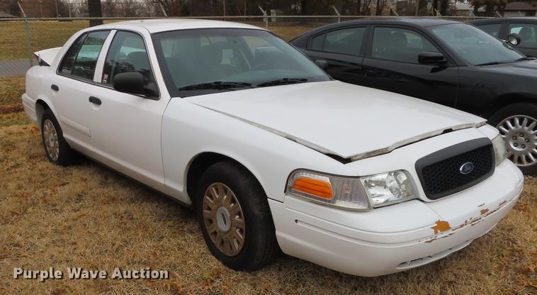 image for item DF1293 2004 Ford Crown Victoria Police Interceptor