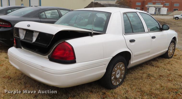 image for item DF1293 2004 Ford Crown Victoria Police Interceptor