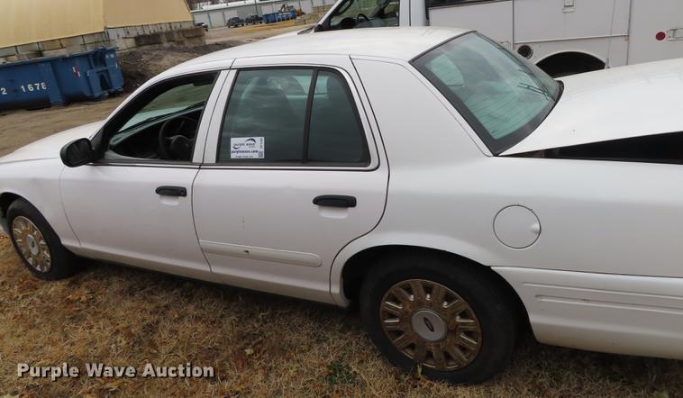 image for item DF1293 2004 Ford Crown Victoria Police Interceptor