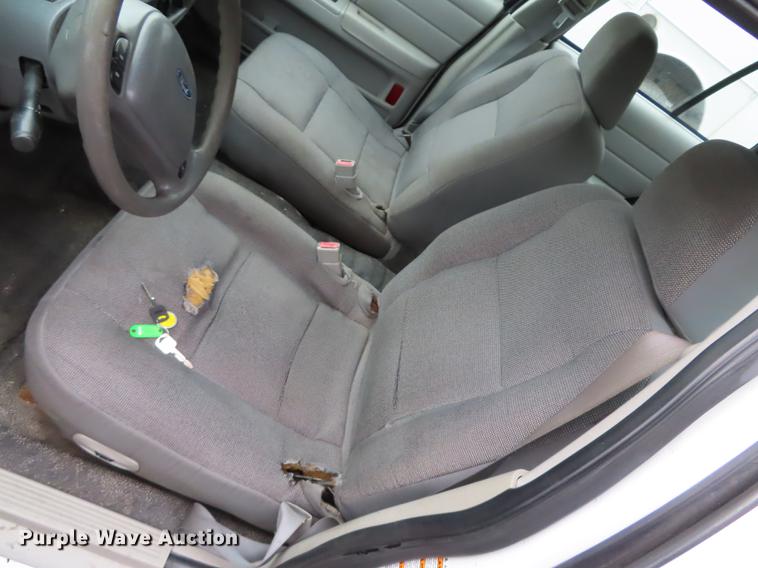 image for item DF1293 2004 Ford Crown Victoria Police Interceptor