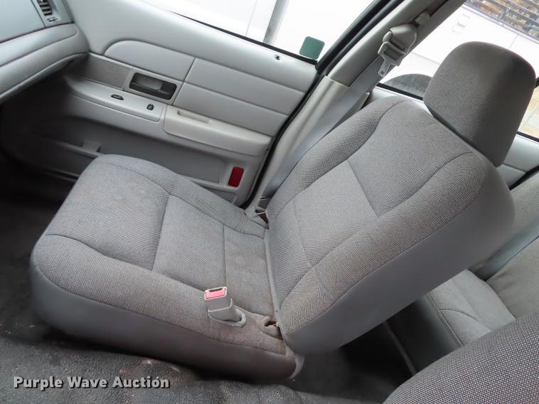 image for item DF1293 2004 Ford Crown Victoria Police Interceptor