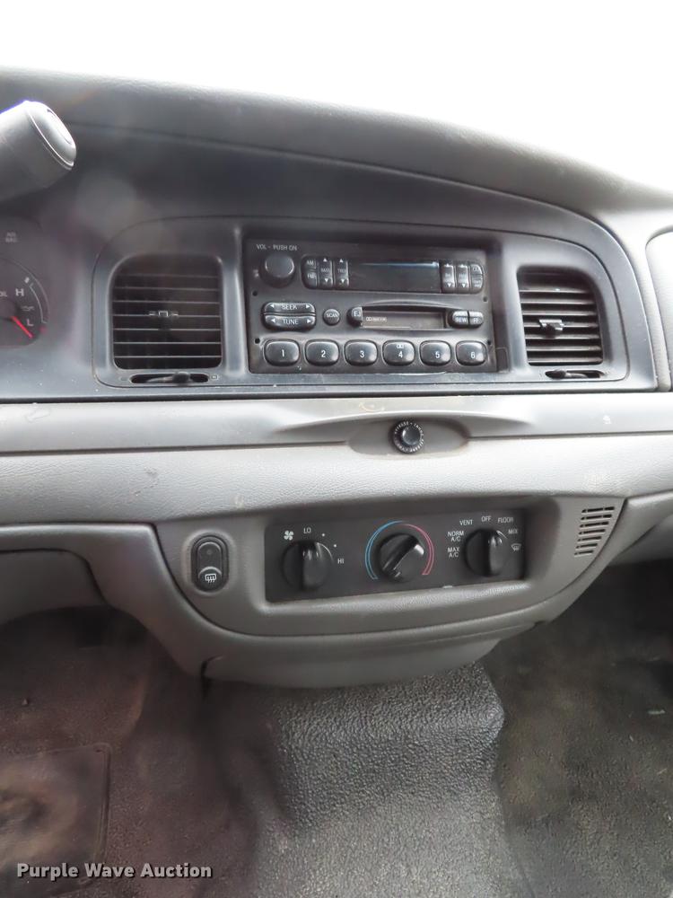 image for item DF1293 2004 Ford Crown Victoria Police Interceptor