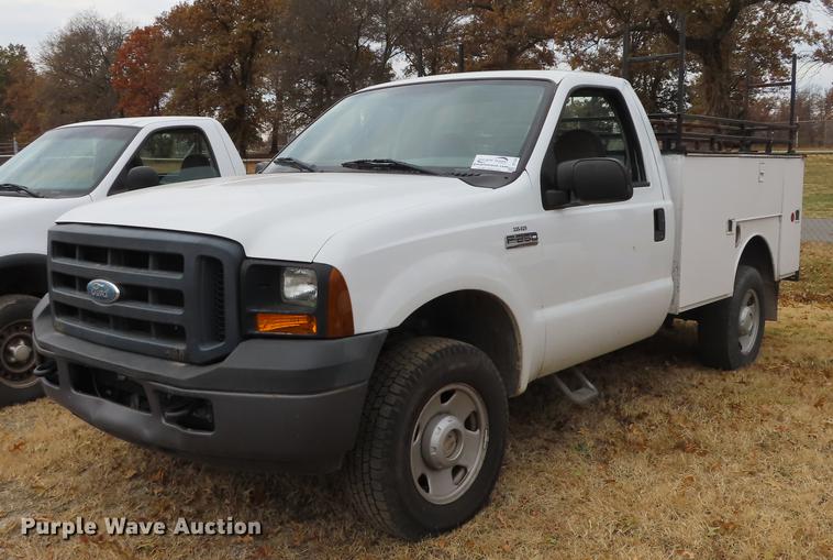 image for item DF1294 2007 Ford F250 Super Duty utility bed pickup truck