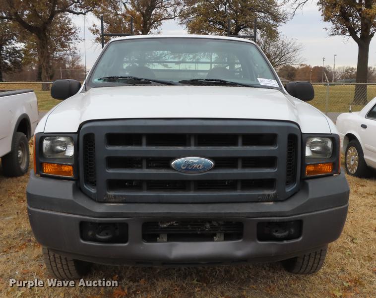 image for item DF1294 2007 Ford F250 Super Duty utility bed pickup truck