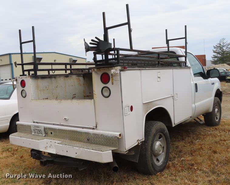 image for item DF1294 2007 Ford F250 Super Duty utility bed pickup truck