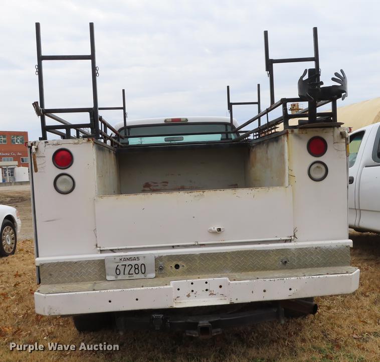 image for item DF1294 2007 Ford F250 Super Duty utility bed pickup truck