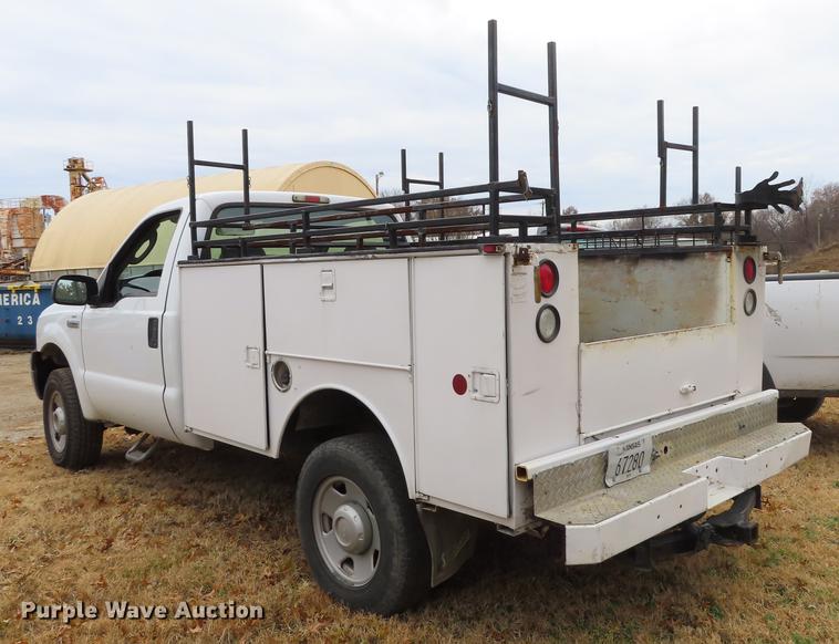 image for item DF1294 2007 Ford F250 Super Duty utility bed pickup truck