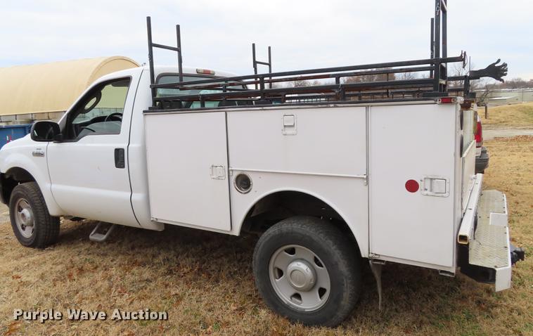 image for item DF1294 2007 Ford F250 Super Duty utility bed pickup truck