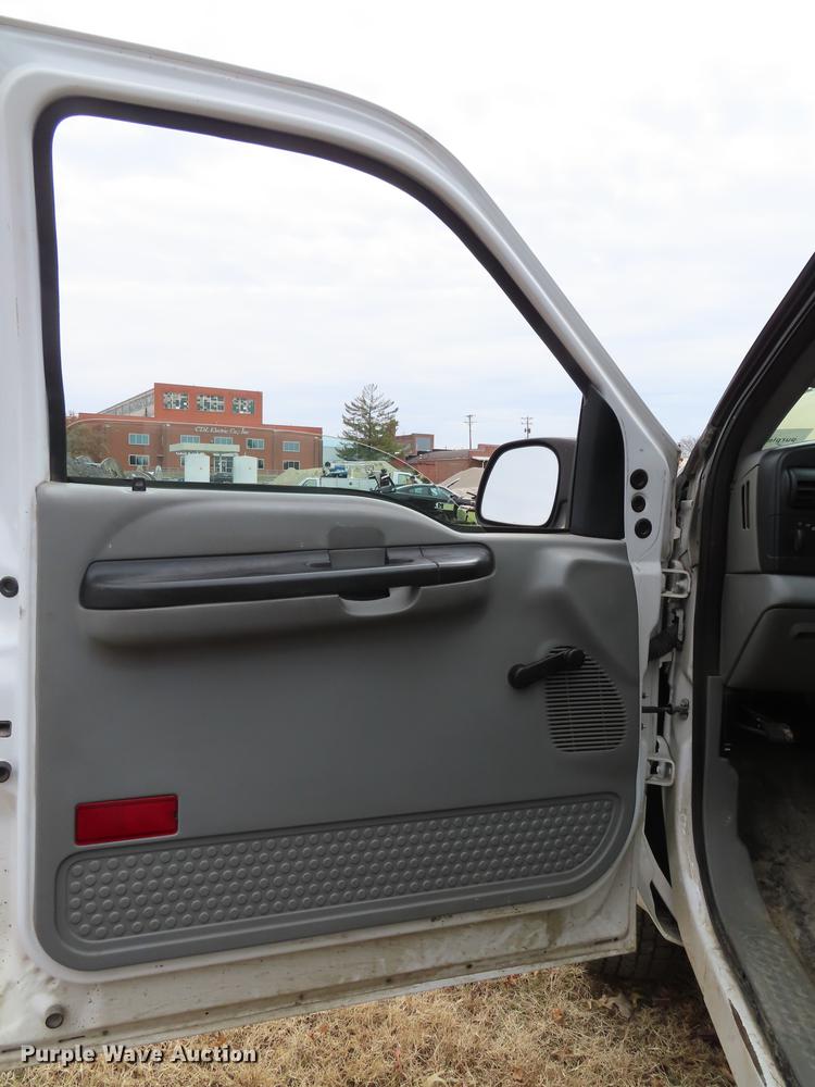 image for item DF1294 2007 Ford F250 Super Duty utility bed pickup truck