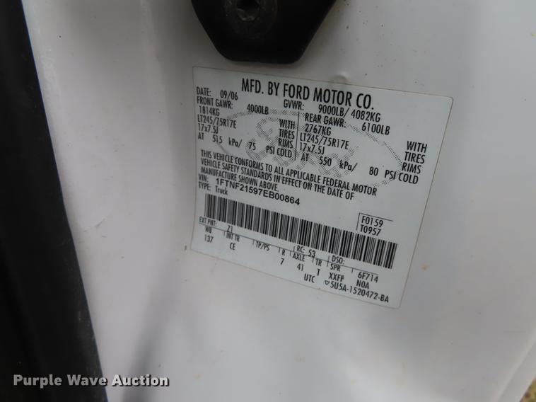 image for item DF1294 2007 Ford F250 Super Duty utility bed pickup truck