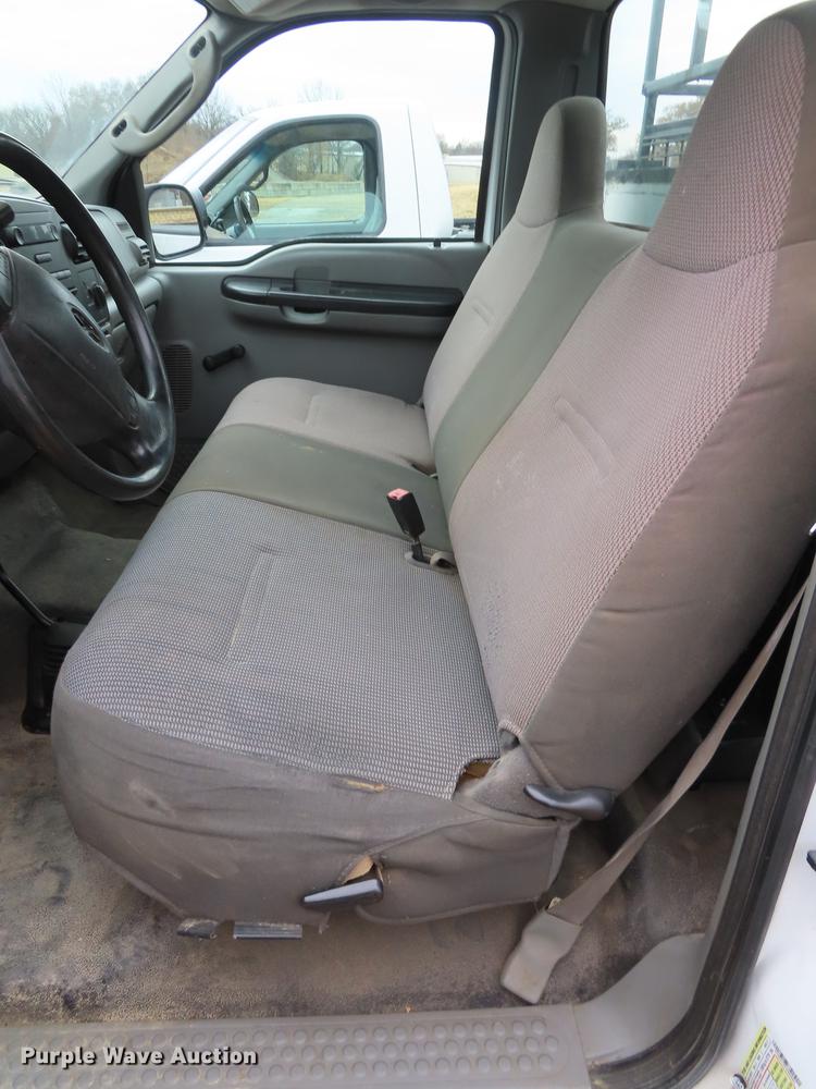 image for item DF1294 2007 Ford F250 Super Duty utility bed pickup truck