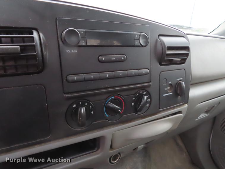 image for item DF1294 2007 Ford F250 Super Duty utility bed pickup truck