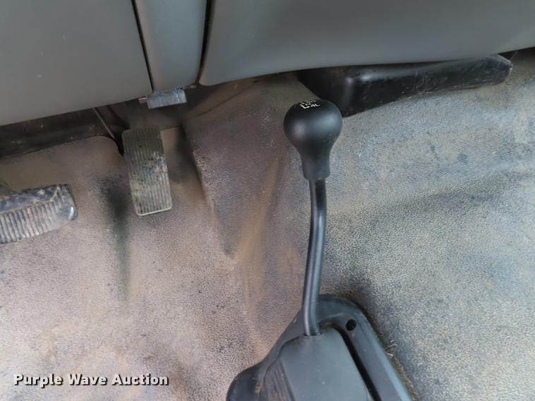 image for item DF1294 2007 Ford F250 Super Duty utility bed pickup truck