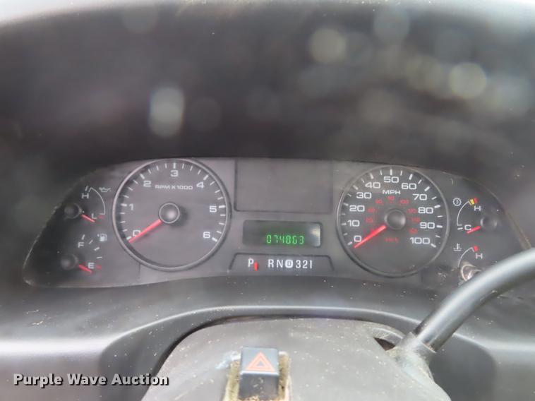 image for item DF1294 2007 Ford F250 Super Duty utility bed pickup truck