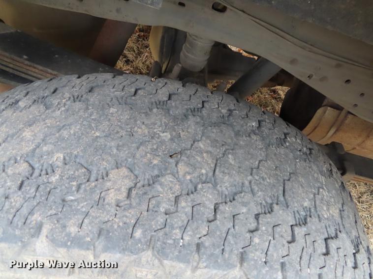 image for item DF1294 2007 Ford F250 Super Duty utility bed pickup truck