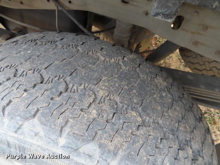 image for item DF1294 2007 Ford F250 Super Duty utility bed pickup truck