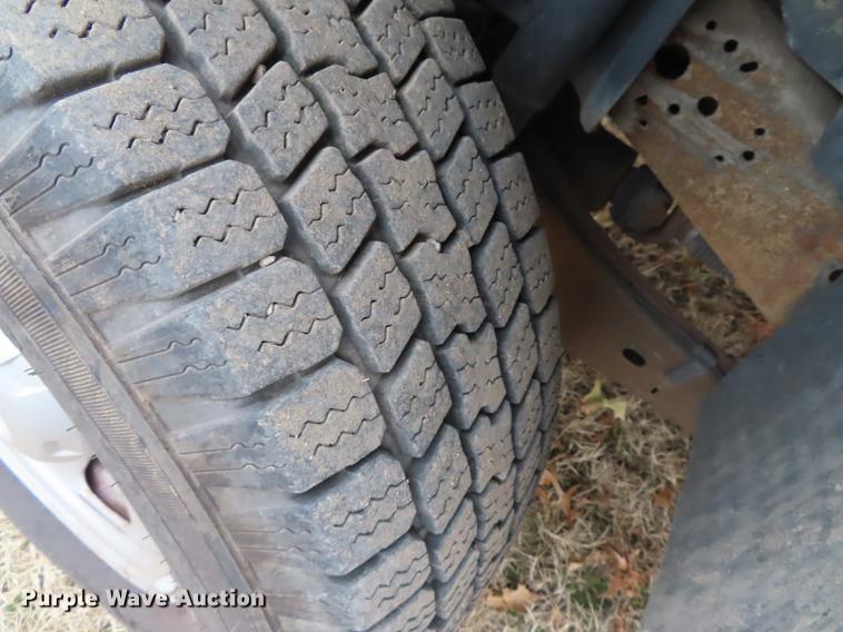 image for item DF1294 2007 Ford F250 Super Duty utility bed pickup truck