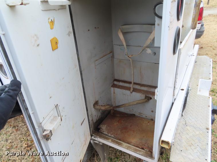 image for item DF1294 2007 Ford F250 Super Duty utility bed pickup truck