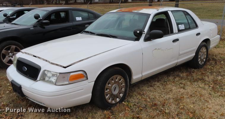 image for item DF1300 2005 Ford Crown Victoria Police Interceptor