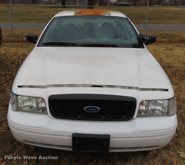 image for item DF1300 2005 Ford Crown Victoria Police Interceptor