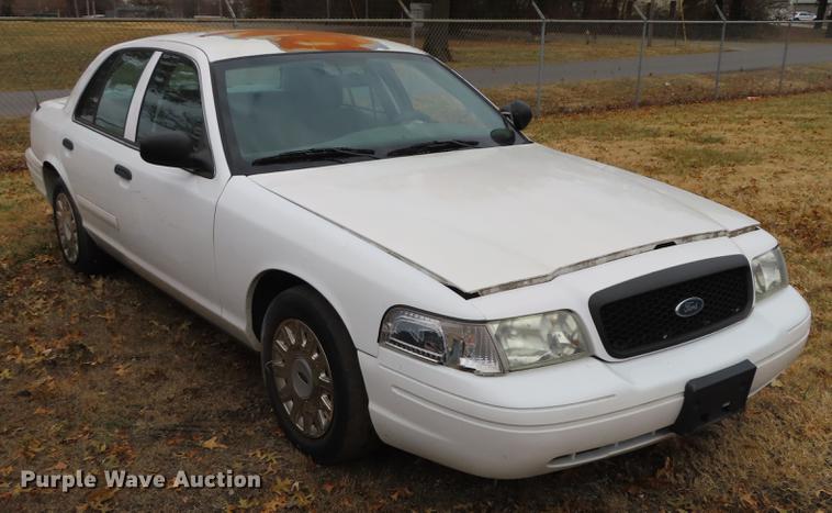 image for item DF1300 2005 Ford Crown Victoria Police Interceptor