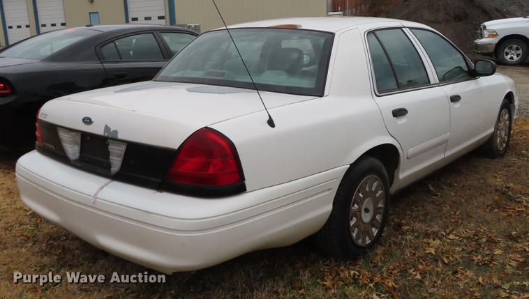image for item DF1300 2005 Ford Crown Victoria Police Interceptor