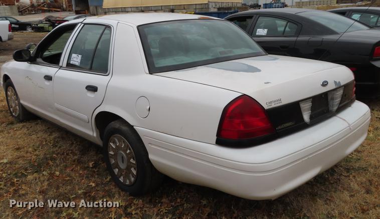 image for item DF1300 2005 Ford Crown Victoria Police Interceptor